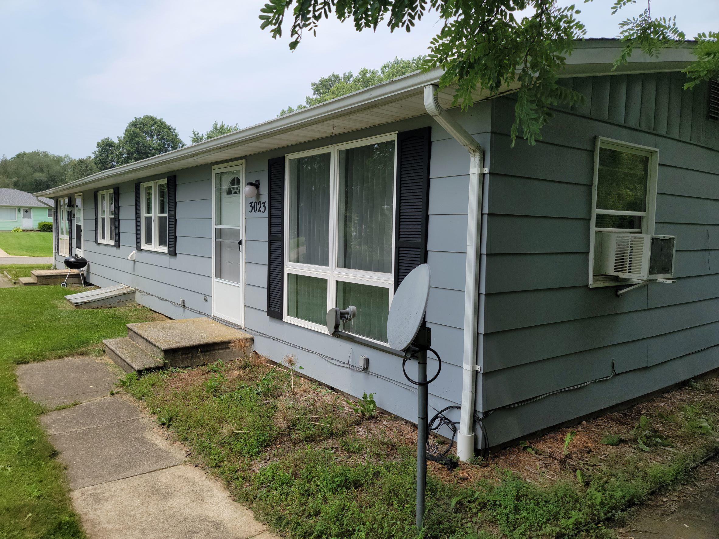 3021-3023 Nevada Road Jackson, MI 49201 - Photo 1 of 6 duplex1