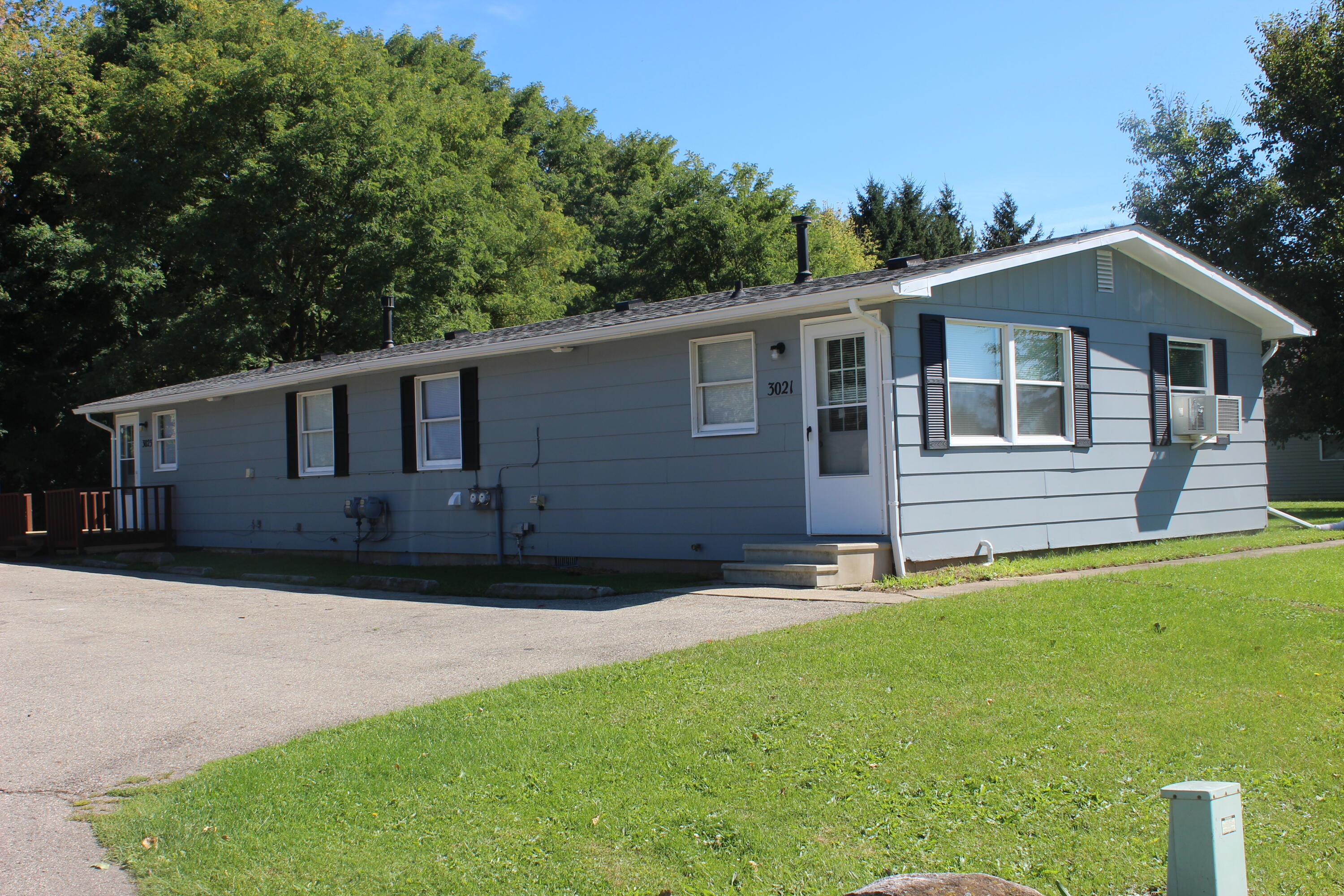 3021-3023 Nevada Road Jackson, MI 49201 - Photo 2 of 6 3021 Duplex