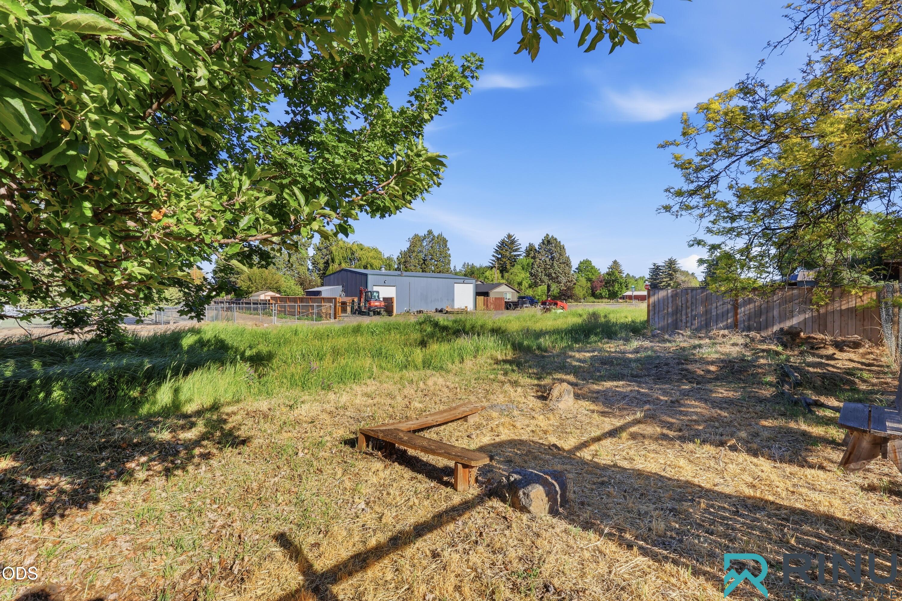 1810 Southwest 27th Street Redmond, OR 97756 - Photo 40 of 53