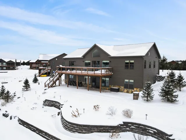 $649,000 | N8620 North Log Cabin Court, New Lisbon, WI 53950