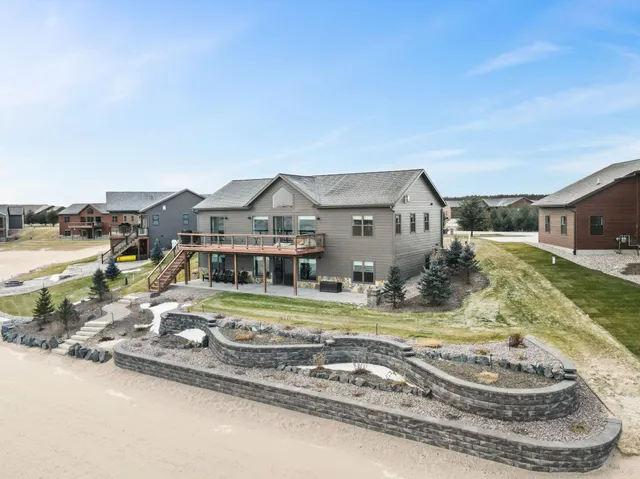 $649,000 | N8620 North Log Cabin Court, New Lisbon, WI 53950