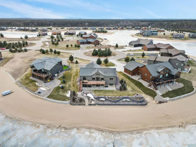 $649,000 | N8620 North Log Cabin Court, New Lisbon, WI 53950