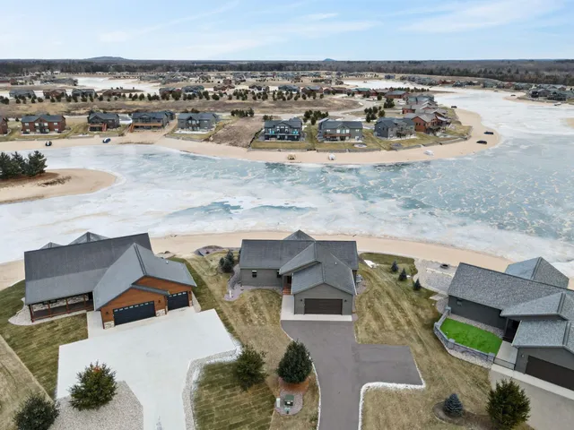 $649,000 | N8620 North Log Cabin Court, New Lisbon, WI 53950