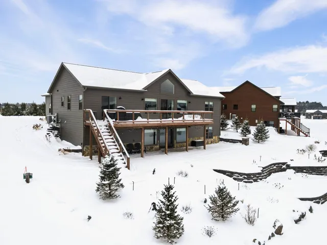 $649,000 | N8620 North Log Cabin Court, New Lisbon, WI 53950