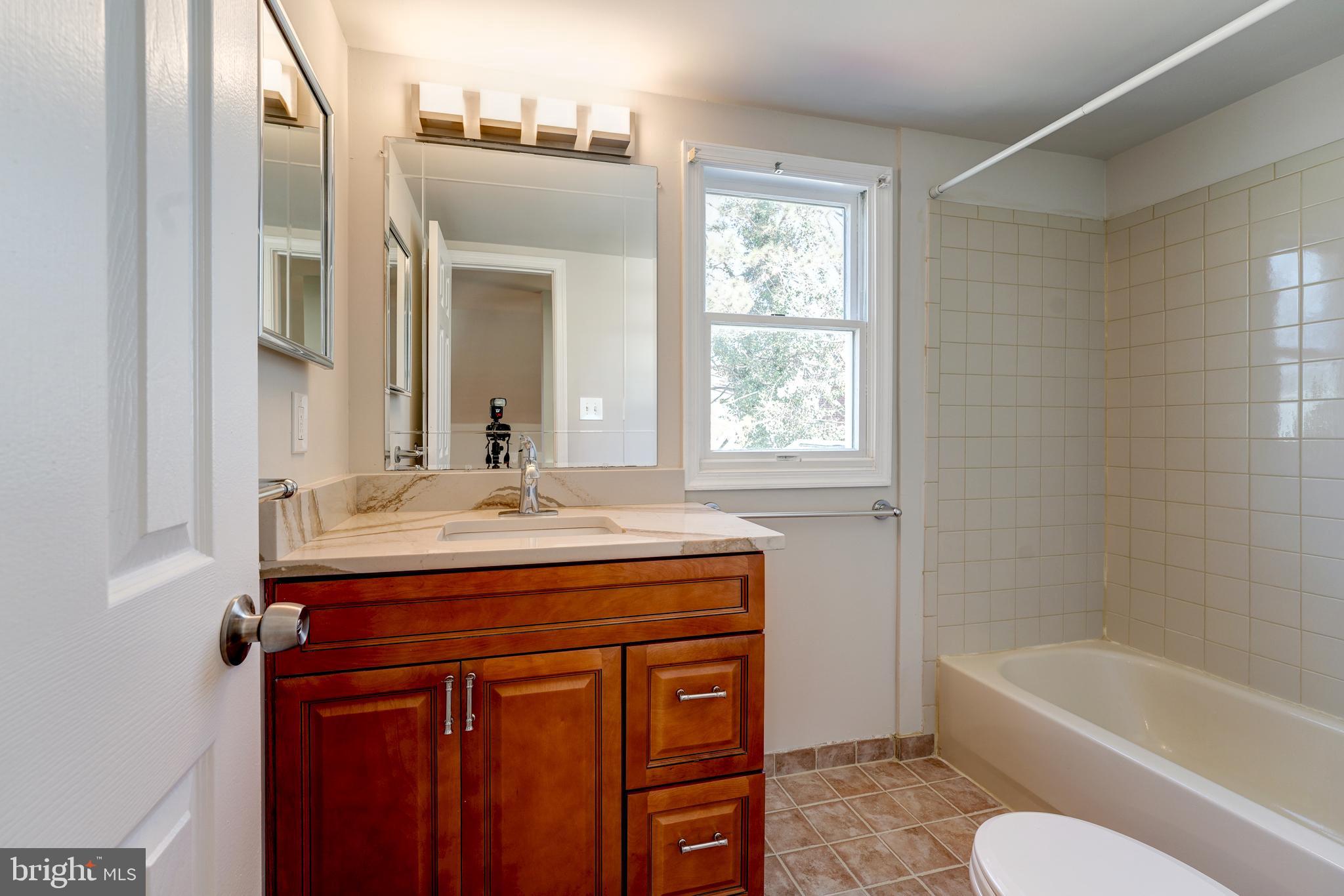 4607 North Carlin Springs Road, Unit A Arlington, VA 22203 - Photo 15 of 26 Top flr 2nd full bathroom w/tub& shower!