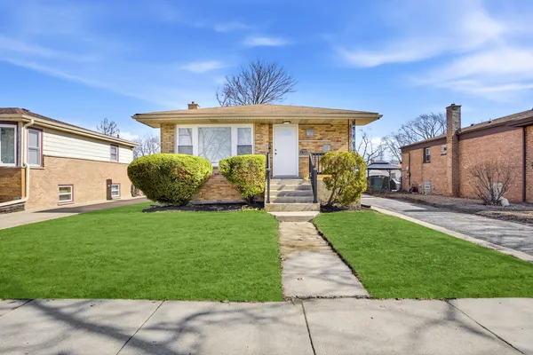 $370,000 | 11725 South Kolin Avenue, Alsip, IL 60803