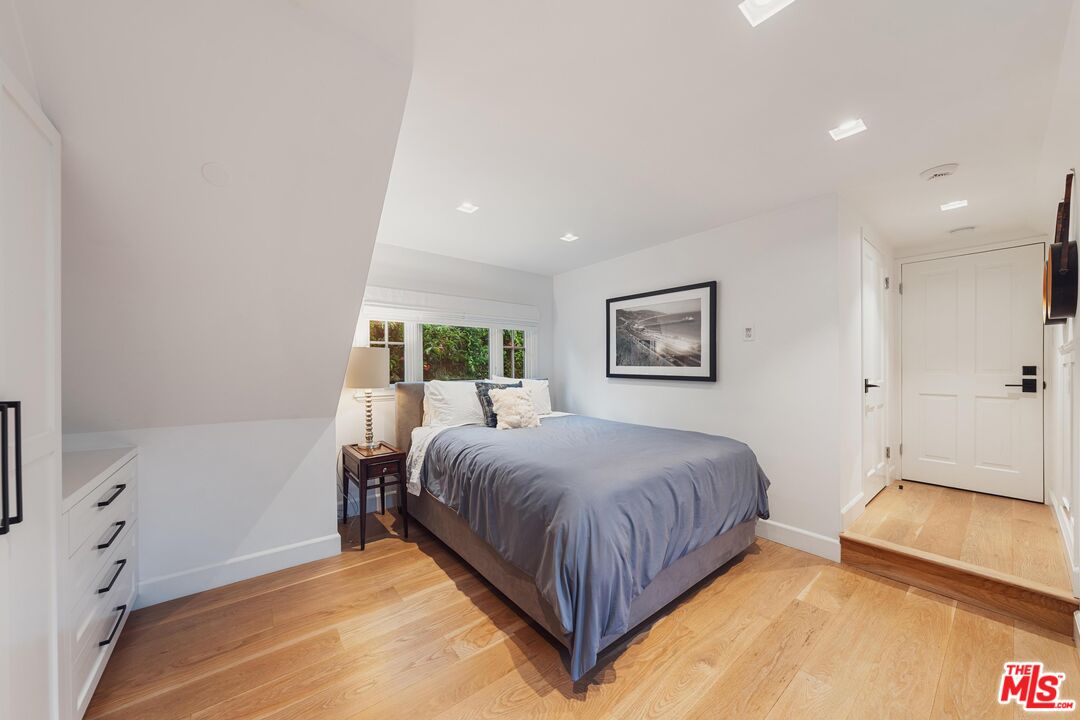 2600 Mandeville Canyon Road Los Angeles, CA 90049 - Photo 39 of 50