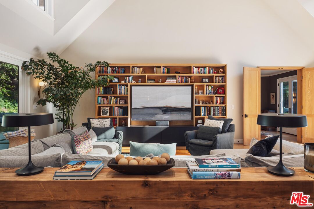 2600 Mandeville Canyon Road Los Angeles, CA 90049 - Photo 8 of 50