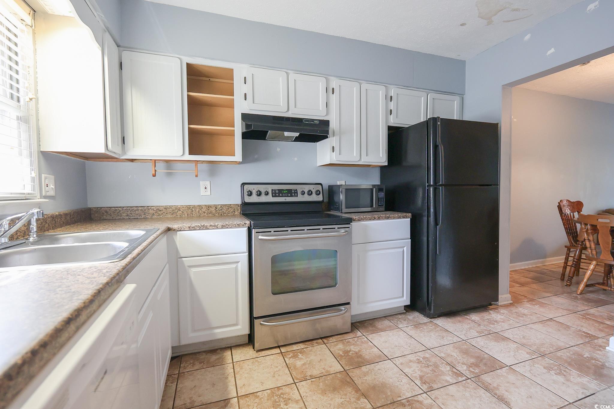 1025 Carolina Road, Unit O4 Conway, SC 29526 - Photo 4 of 22 Kitchen featuring under cabinet range hood, stainl