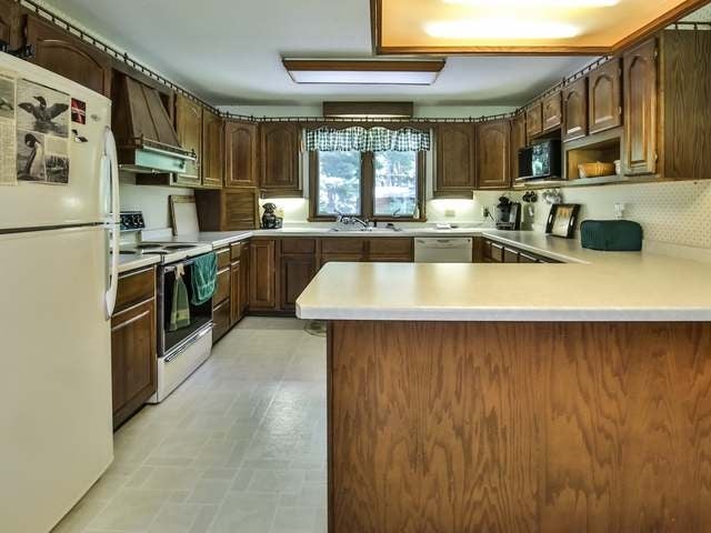 9470 Country Club Road Minocqua, WI 54548 - Photo 5 of 20 Gallery Image 5