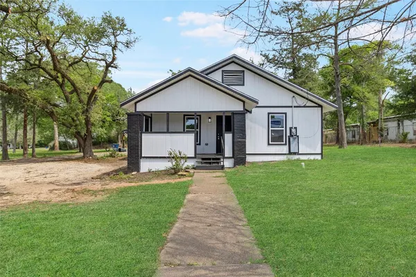 $1,450 | 725 South Washington Avenue, Livingston, TX 77351