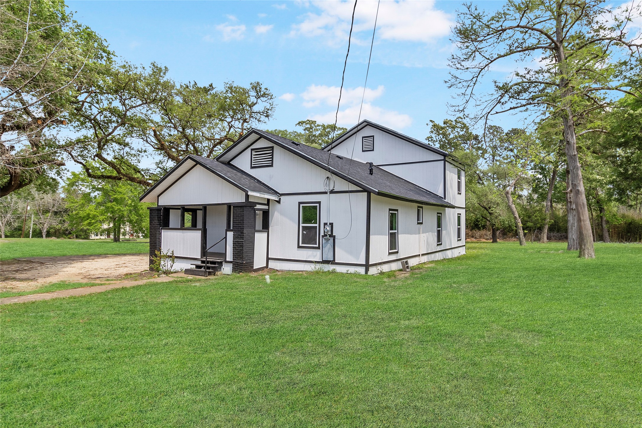 725 South Washington Avenue Livingston, TX 77351 - Photo 16 of 17 a view of a house with a yard
