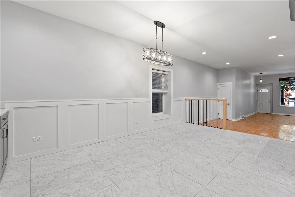 1147 West Taylor Street, Unit 1 Chicago, IL 60607 - Photo 9 of 17