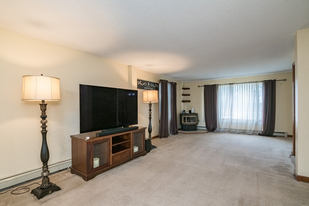 223 Mazarin Street Springfield, MA 01151 - Photo 11 of 32