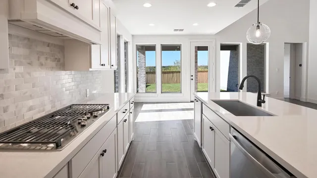 $449,900 | 580 Bay Breeze Drive, Kyle, TX 78640