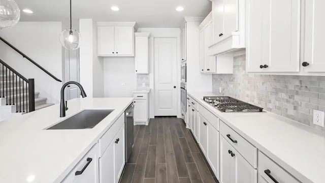 $449,900 | 580 Bay Breeze Drive, Kyle, TX 78640