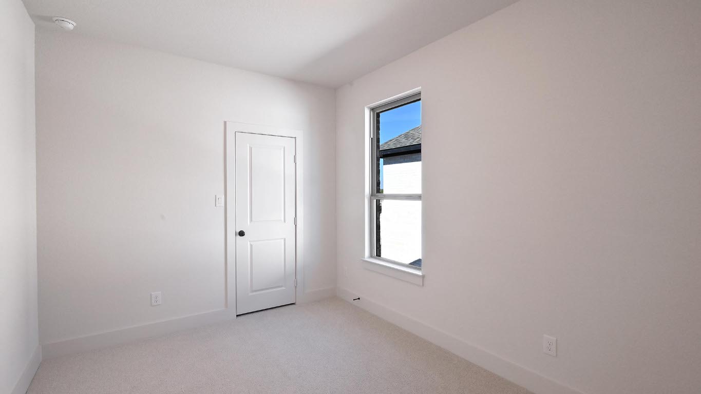 580 Bay Breeze Drive Kyle, TX 78640 - Photo 17 of 35 an empty room with windows and closet
