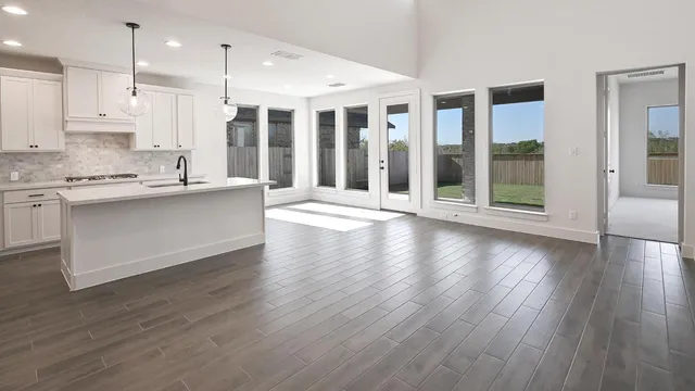 $449,900 | 580 Bay Breeze Drive, Kyle, TX 78640