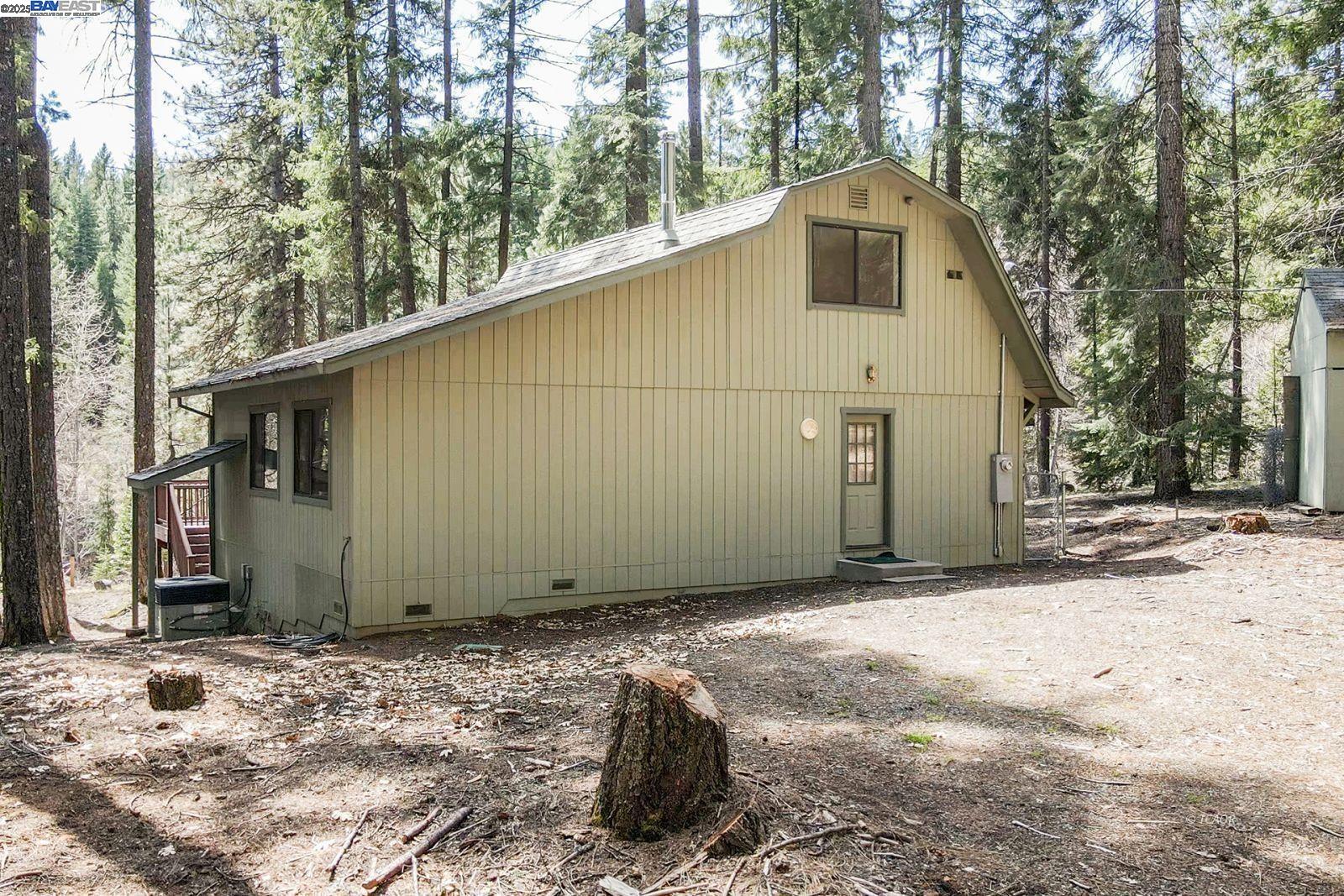 121 Mountain Aire Lane Trinity Center, CA 96091 - Photo 30 of 51 a view of a garage