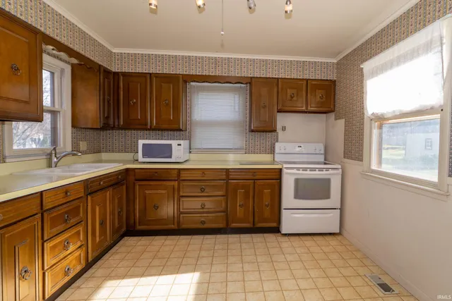 $130,000 | 1140 East Victoria Street, South Bend, IN 46614