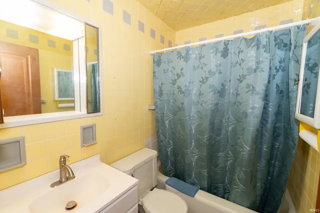 $130,000 | 1140 East Victoria Street, South Bend, IN 46614