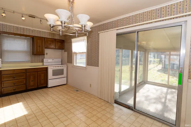 $130,000 | 1140 East Victoria Street, South Bend, IN 46614