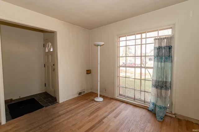 $130,000 | 1140 East Victoria Street, South Bend, IN 46614