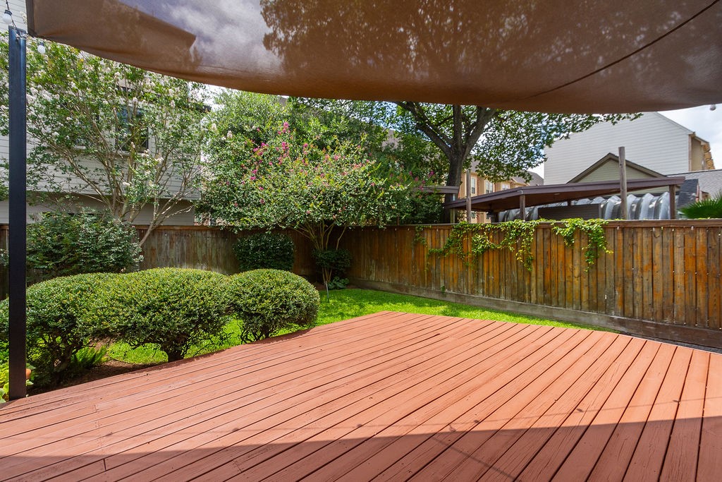 3909 Barnes Street Houston, TX 77007 - Photo 19 of 22 Sun shade is a great place to sit on those warm summer afternoons.
