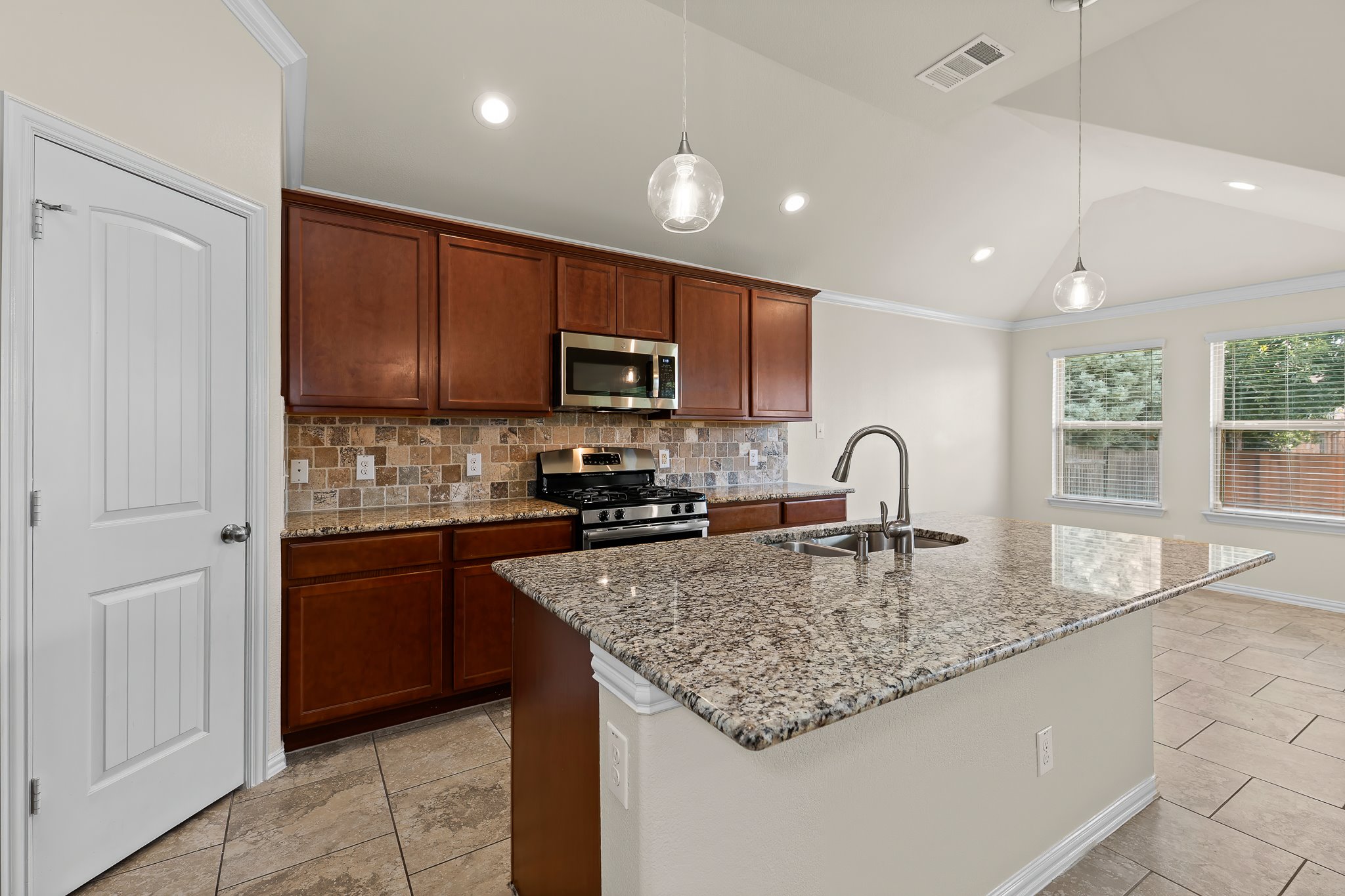 4517 Chestnut Meadows Bend Georgetown, TX 78626 - Photo 16 of 40