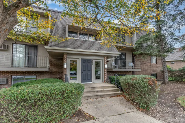 $1,945 | 224 East Bailey Road, Unit A, Naperville, IL 60565