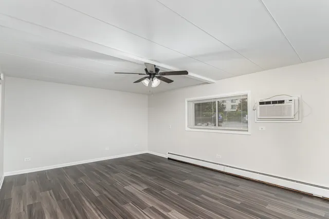 $1,945 | 224 East Bailey Road, Unit A, Naperville, IL 60565