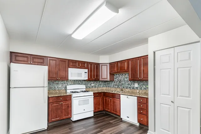 $1,945 | 224 East Bailey Road, Unit A, Naperville, IL 60565