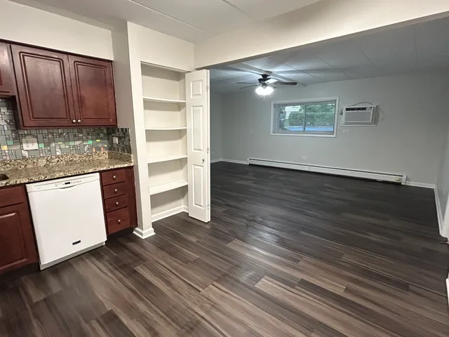 $1,945 | 224 East Bailey Road, Unit A, Naperville, IL 60565