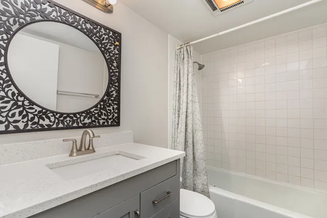 $1,945 | 224 East Bailey Road, Unit A, Naperville, IL 60565