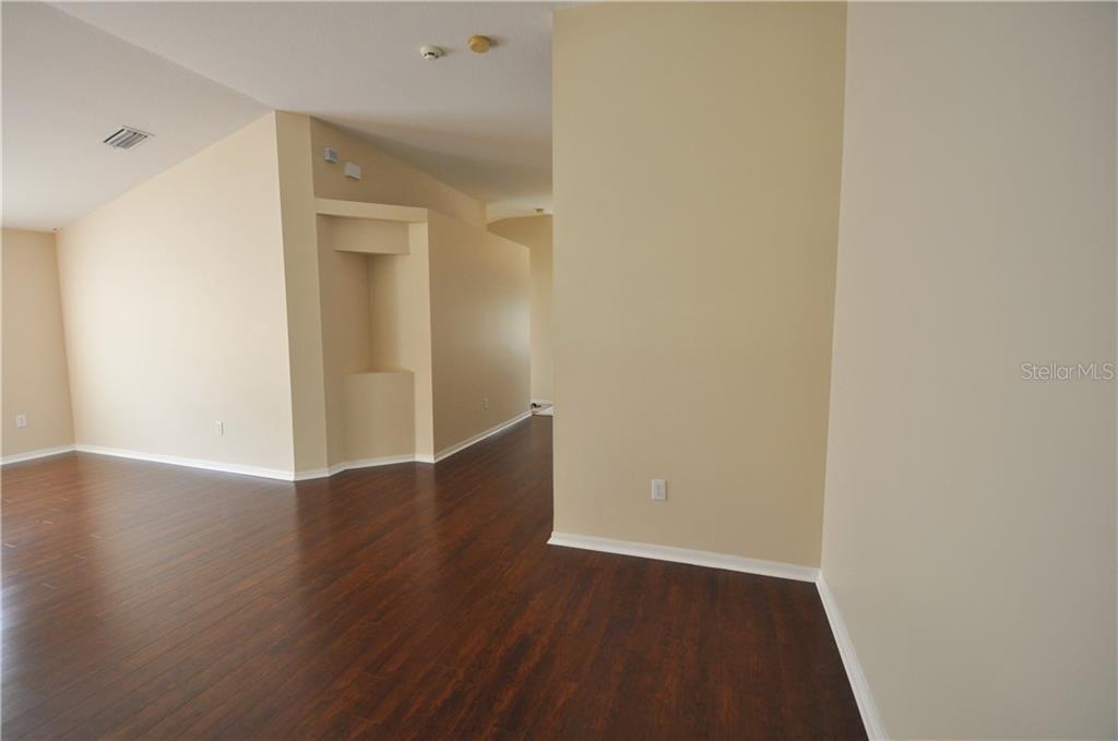 5704 Hawklake Road Lithia, FL 33547 - Photo 13 of 25 Gallery Image 13