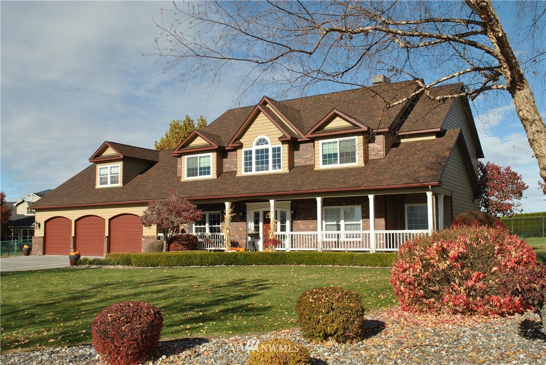 5544 Ridgeview Dr Loop Northeast Moses Lake, WA 98837 - Photo 1 of 25