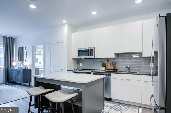 $1,785 | 503-29 North Columbus Boulevard, Unit 1215, Philadelphia, PA 19123