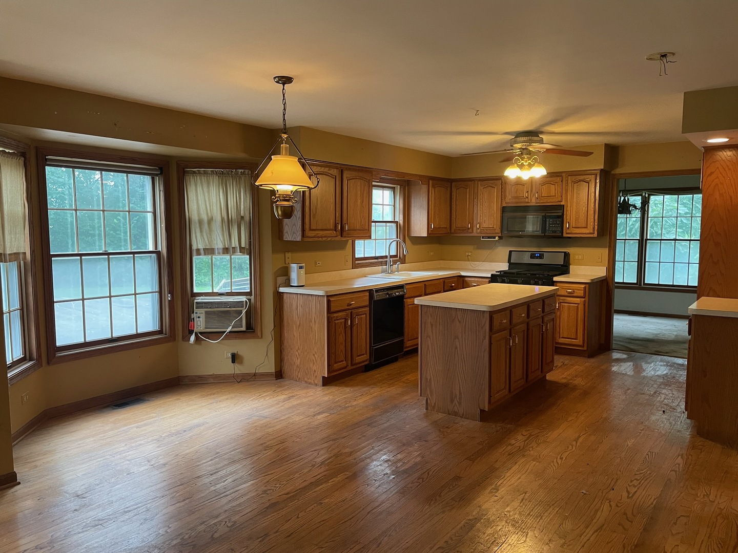 40-w003 Russell Road Elgin, IL 60124 - Photo 7 of 9 Gallery Image 7