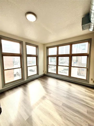 $2,550 | 1123 21st Street, Denver, CO 80205