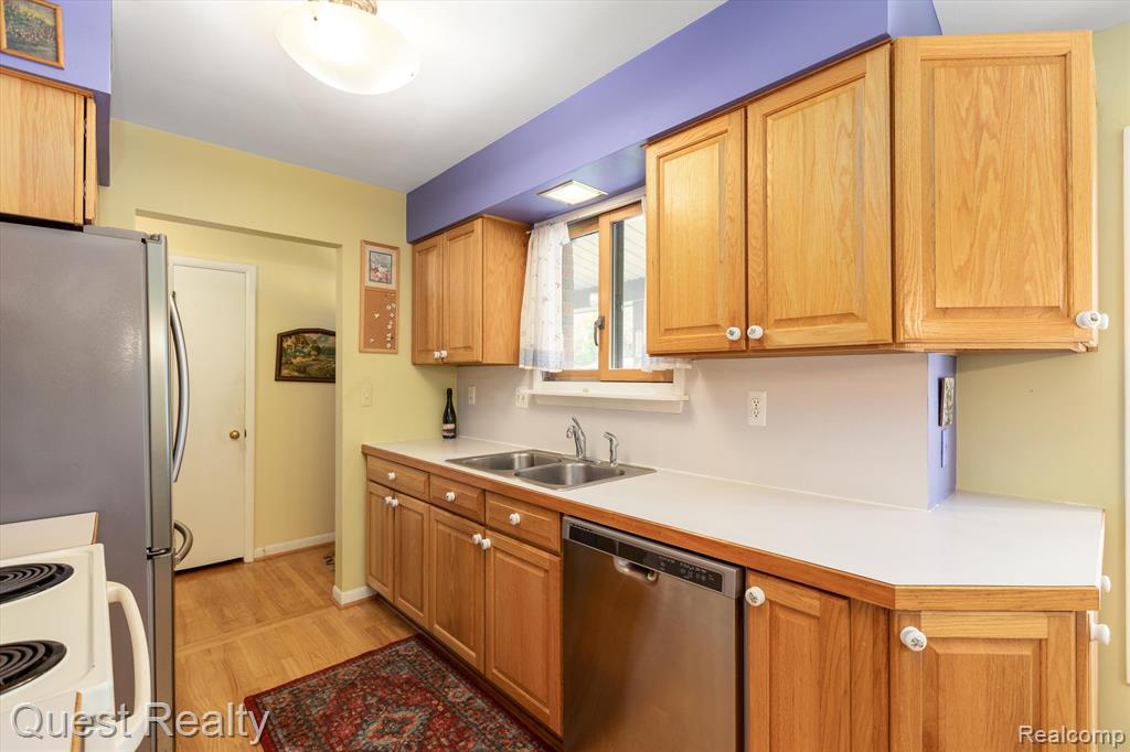 1401 Sycamore Drive Rochester Hills, MI 48307 - Photo 11 of 45