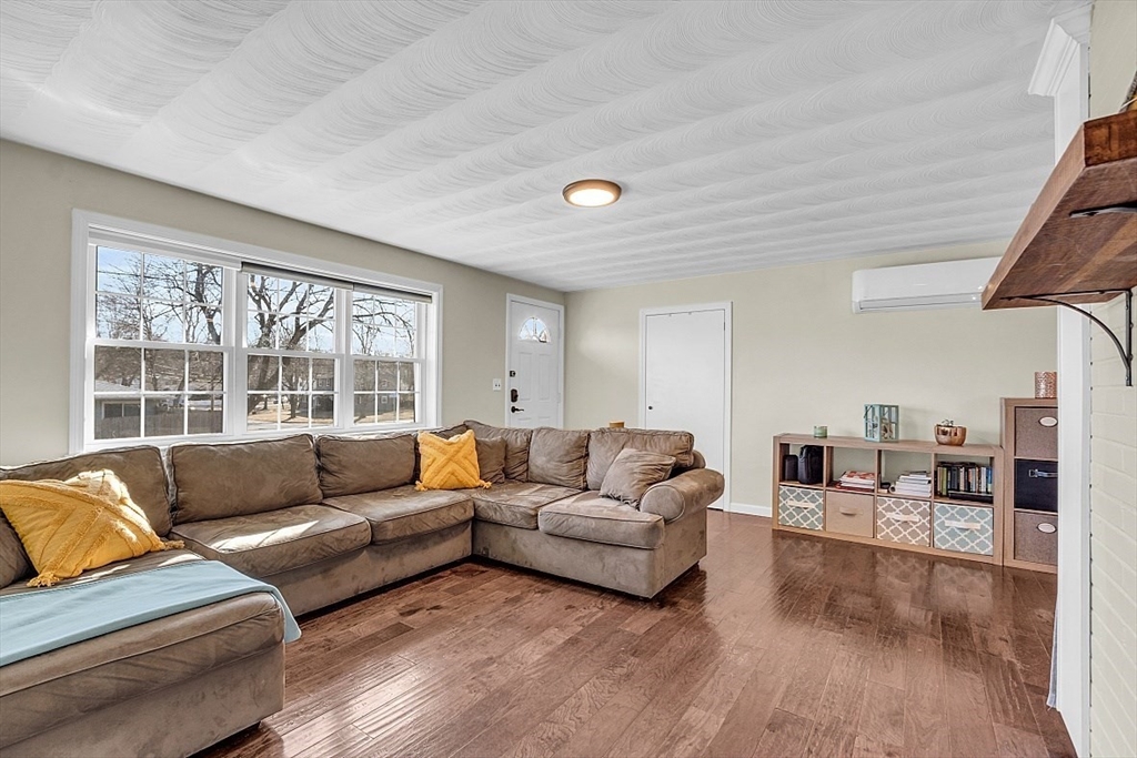 33 Carver Road Framingham, MA 01701 - Photo 6 of 36 Gallery Image 6