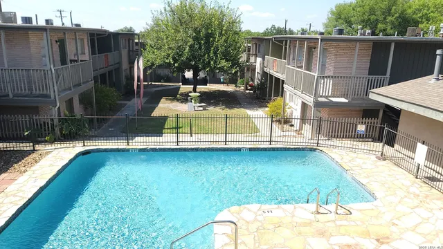 $750 | 516 Gentleman Road, Unit 1, San Antonio, TX 78201