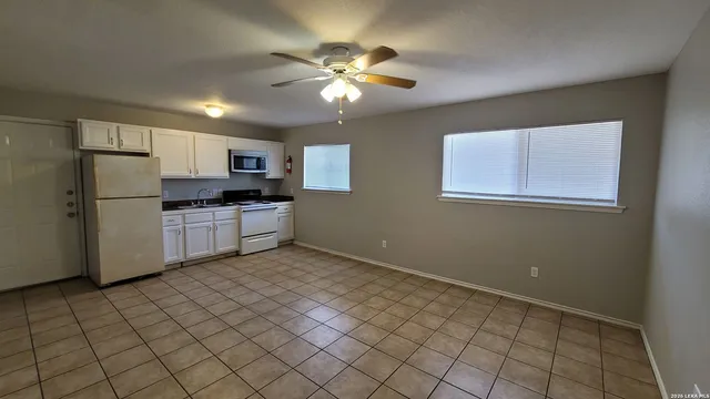 $750 | 516 Gentleman Road, Unit 1, San Antonio, TX 78201