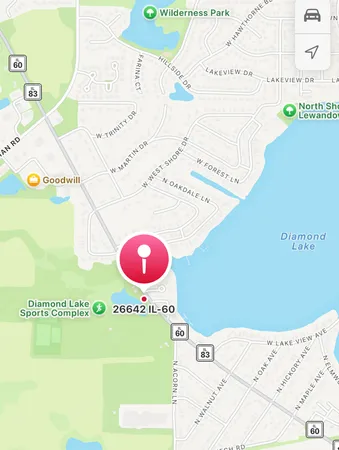 a picture of a book shelf