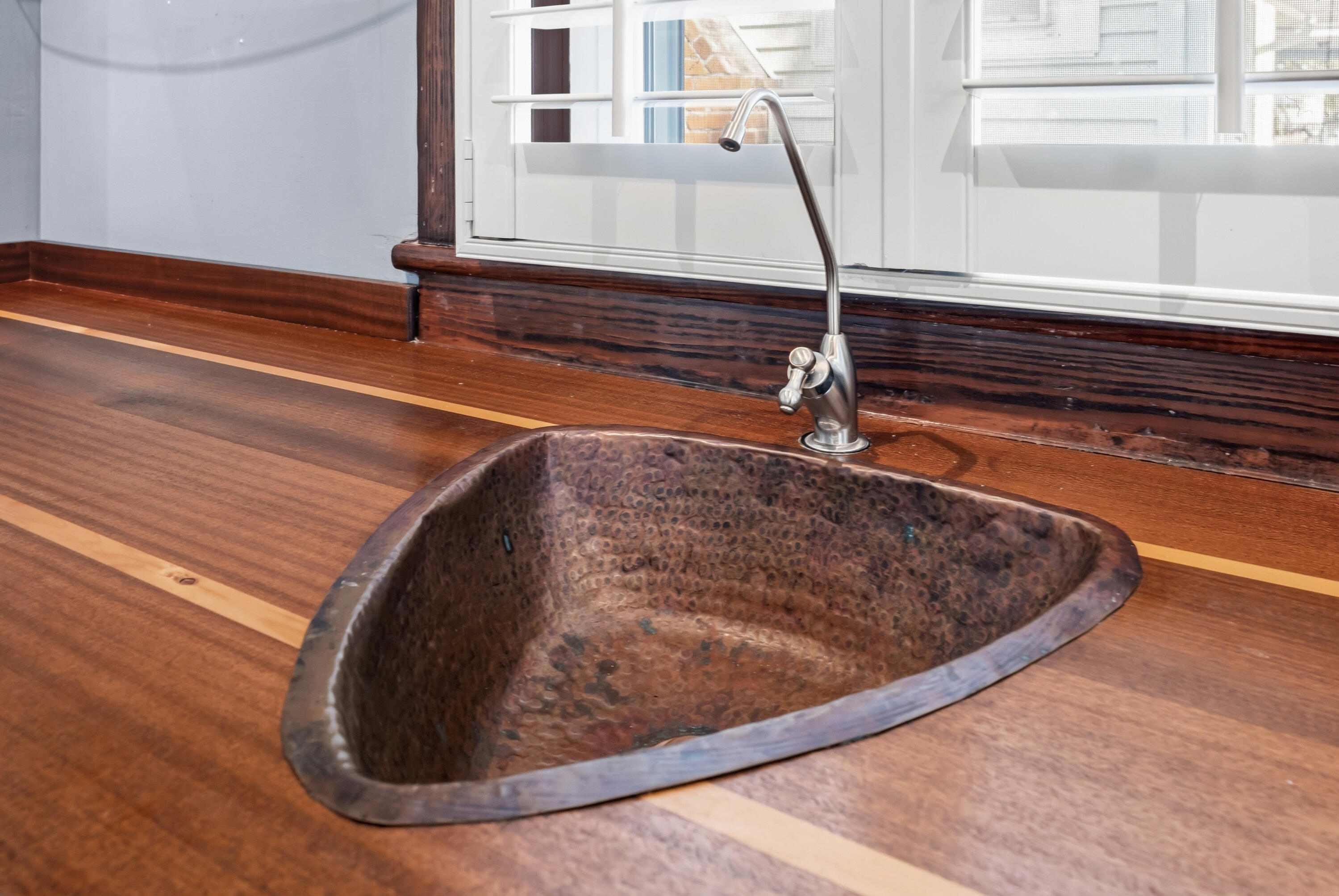 294 Congress Street Charleston, SC 29403 - Photo 16 of 51 Bar room sink