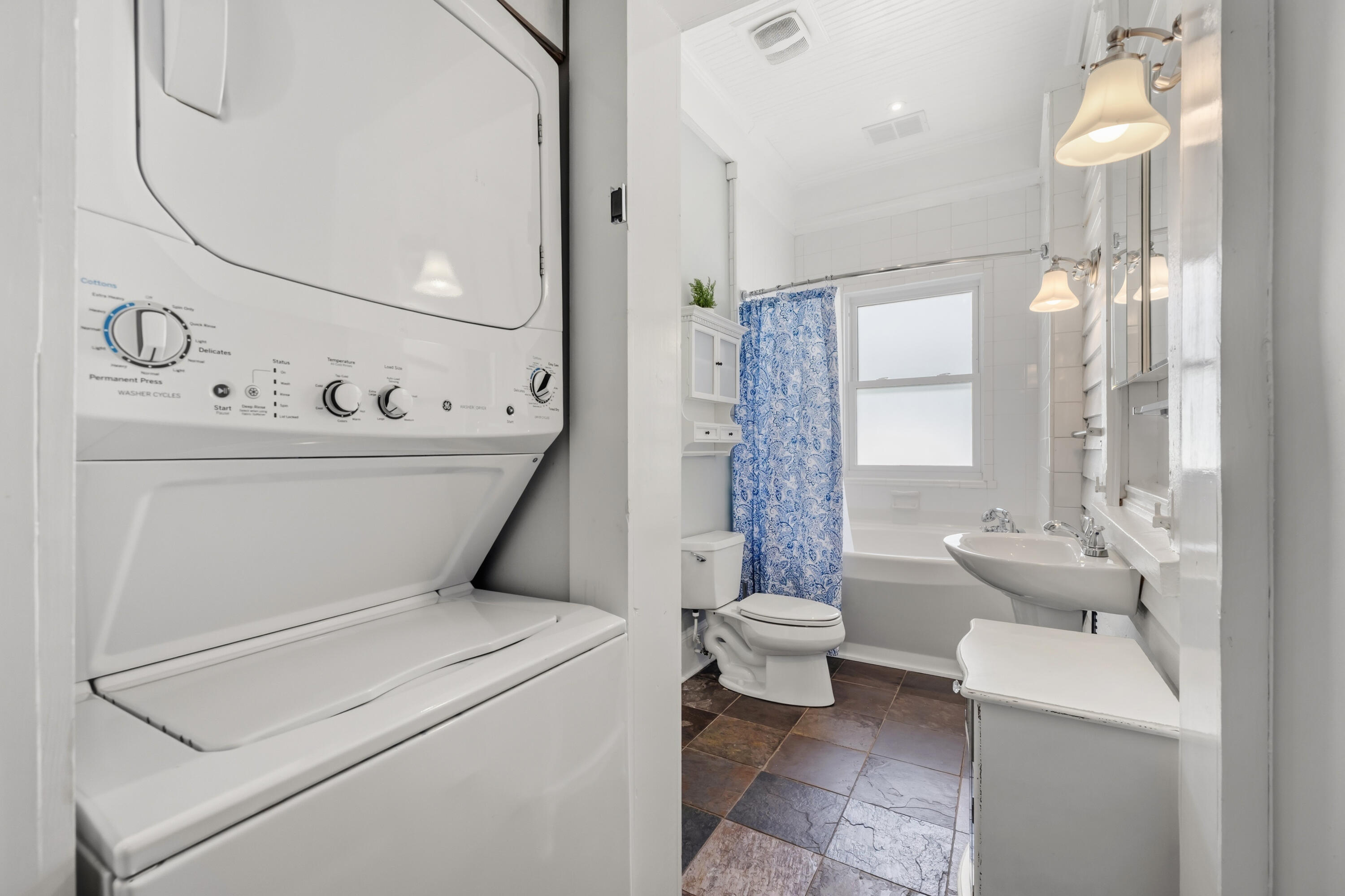 294 Congress Street Charleston, SC 29403 - Photo 25 of 51 2nd bathroom/laundry