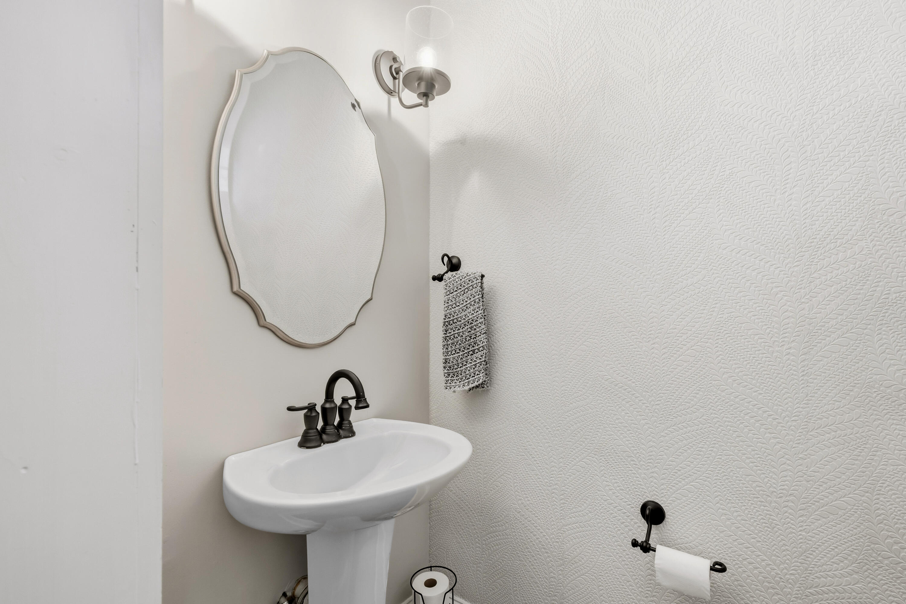 294 Congress Street Charleston, SC 29403 - Photo 30 of 51 Half bath