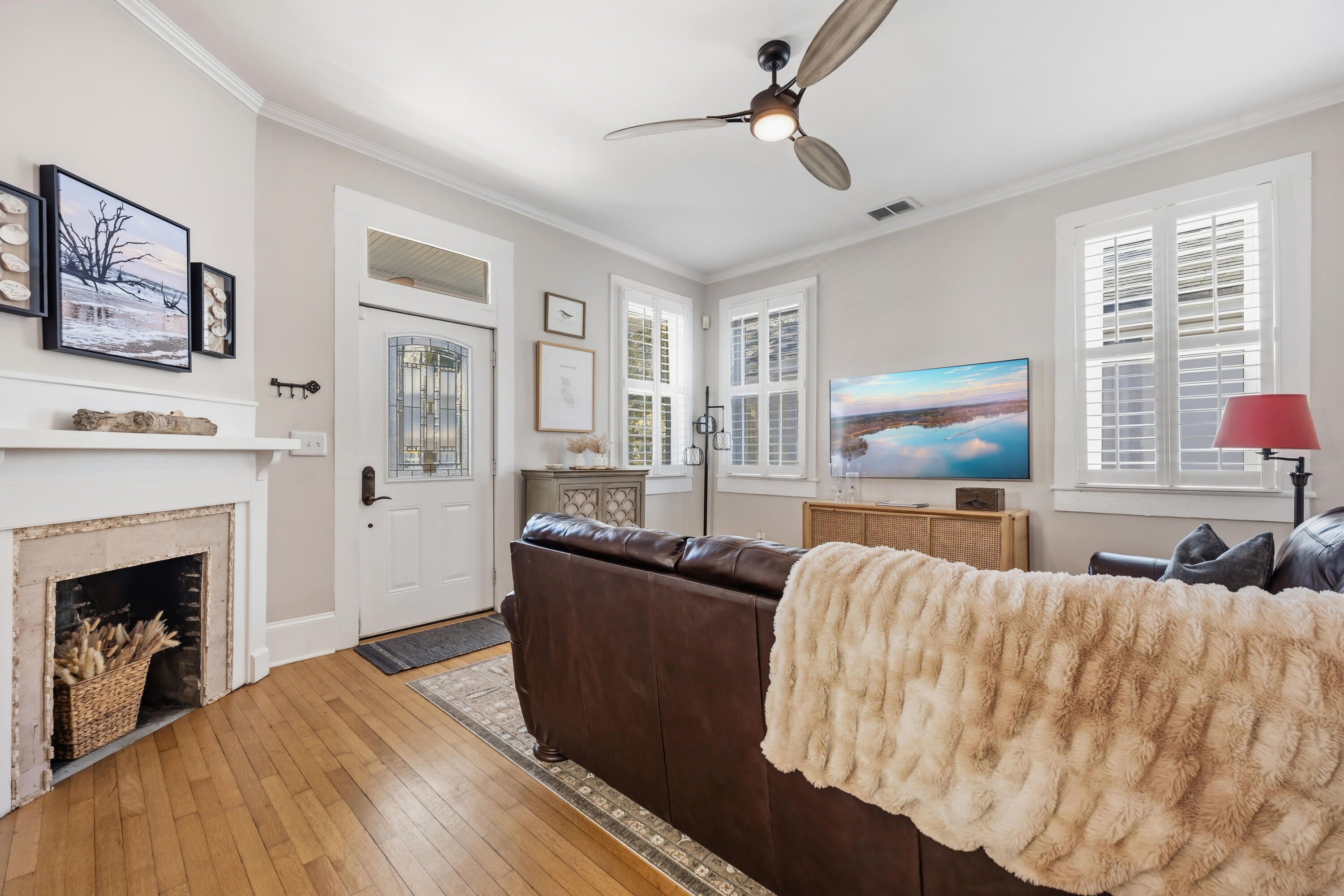 294 Congress Street Charleston, SC 29403 - Photo 7 of 51 Living room