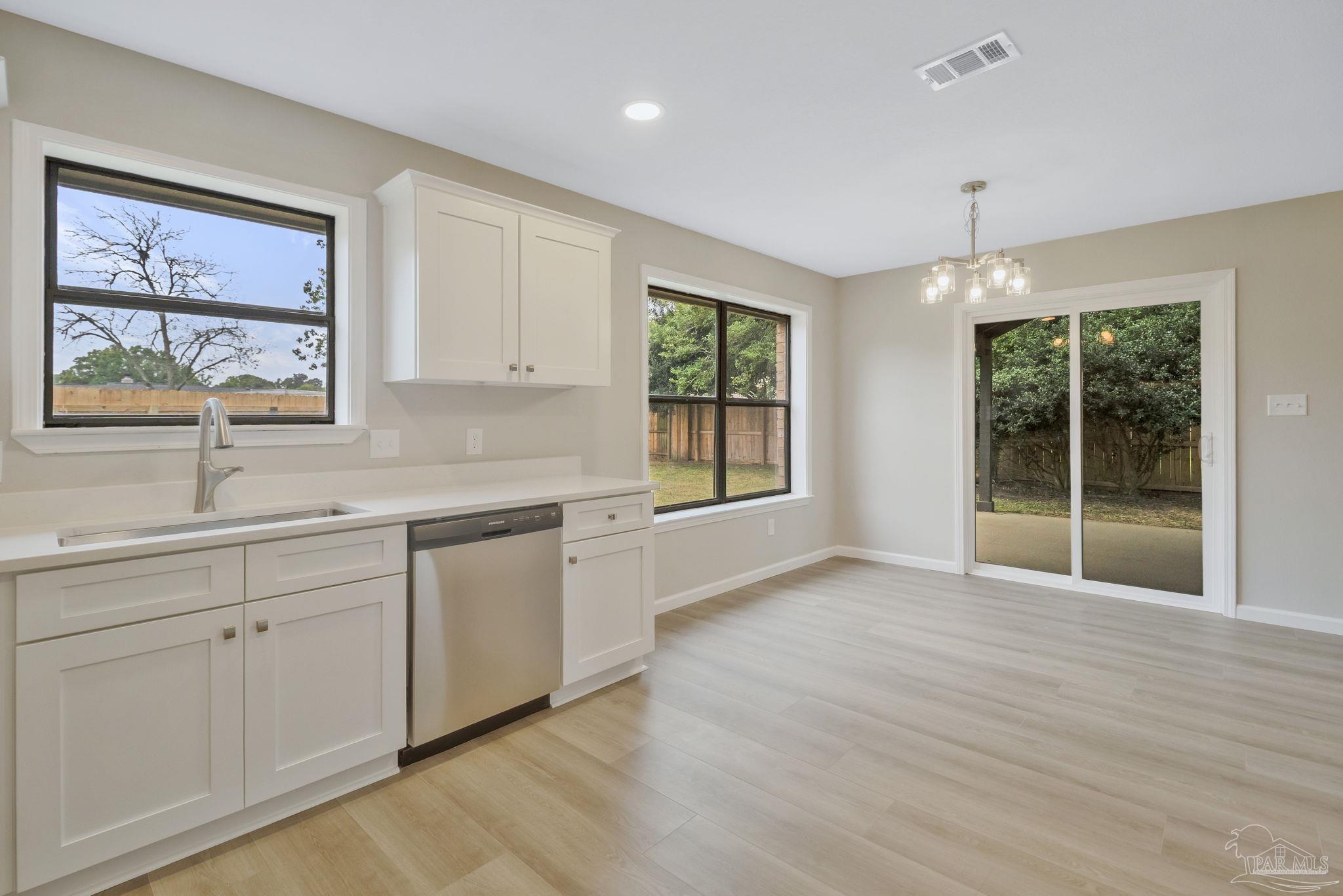 868 Valley Ridge Circle Pensacola, FL 32514 - Photo 5 of 47