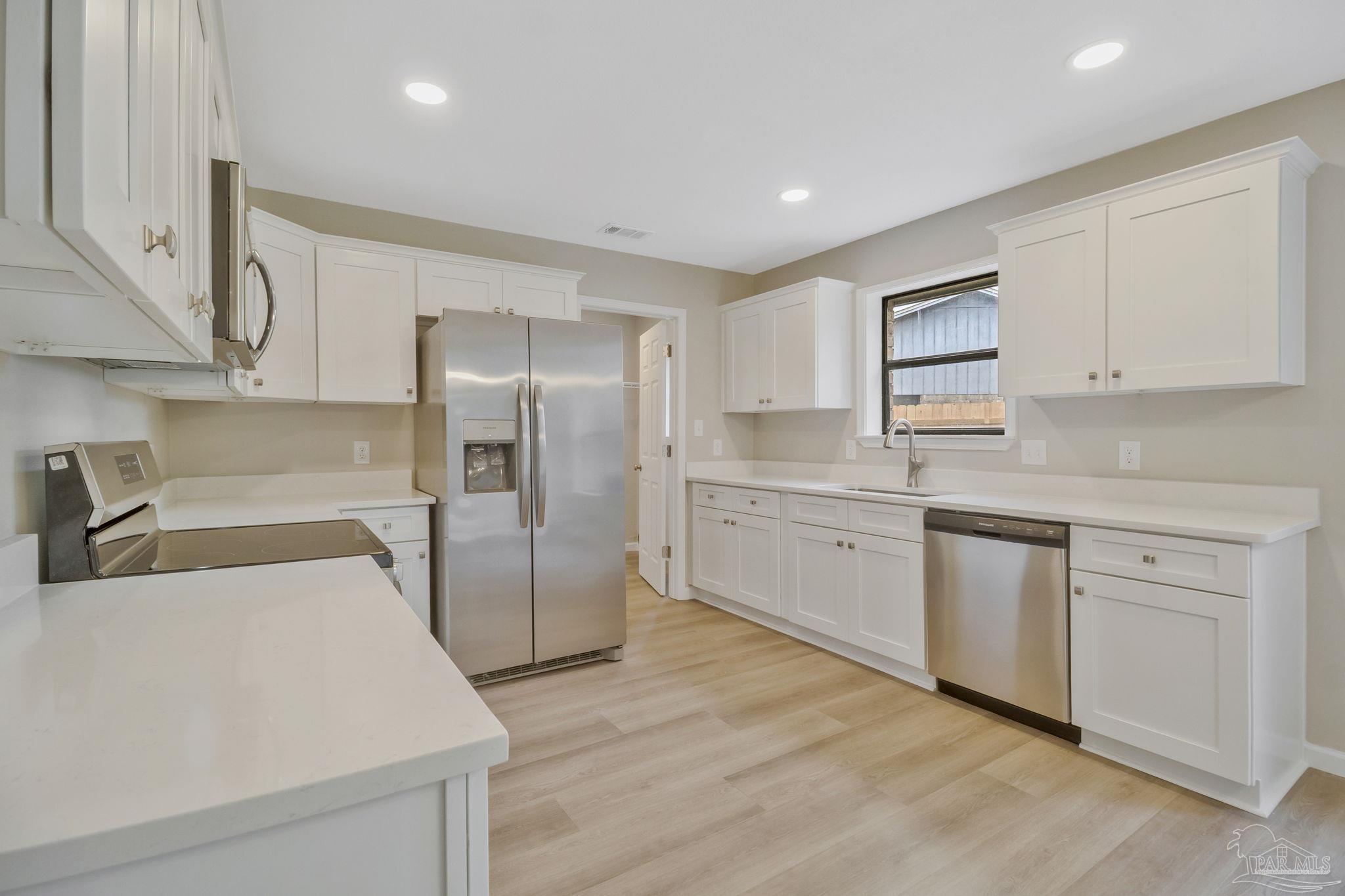 868 Valley Ridge Circle Pensacola, FL 32514 - Photo 6 of 47